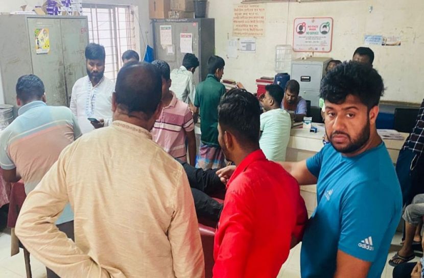 শ্রেণিকক্ষে শিক্ষার্থীকে কুপালো বখাটেরা