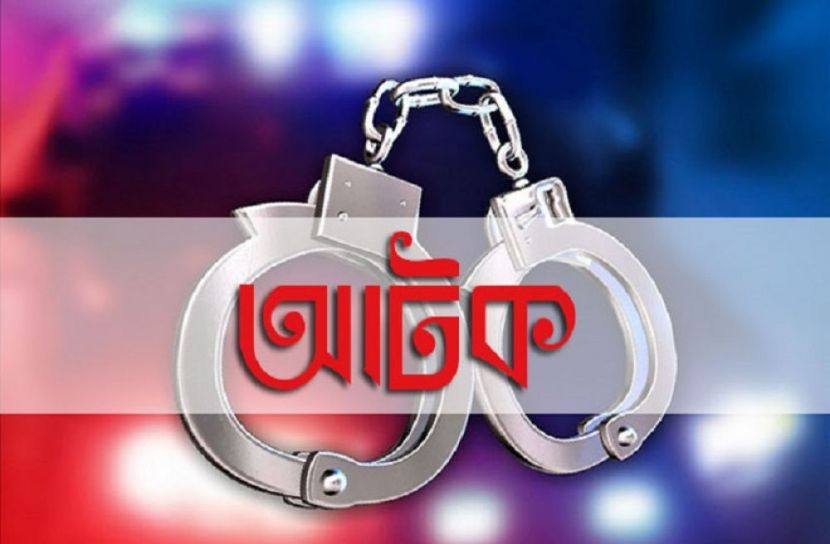 স্বর্ণের বারসহ পাচারকারী আটক