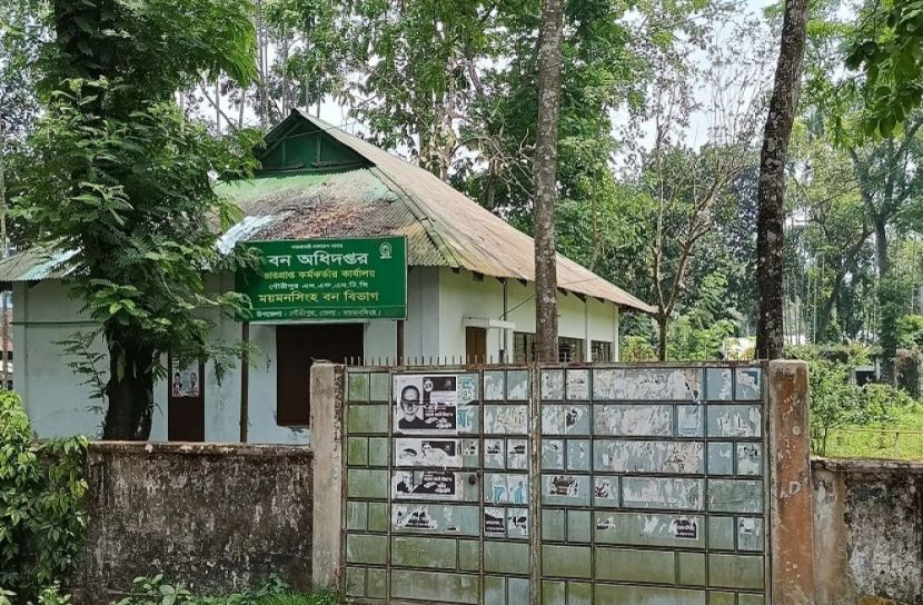 ‘ফ্যানের নিচে বাতাস খাওয়ার চাকরি আমরা করিনা’