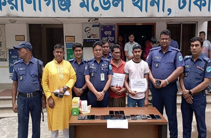 চোরাই মোবাইলসহ গ্রেফতার ২