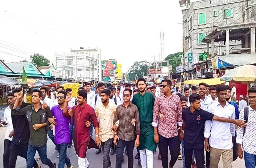 ছাত্রলীগের আনন্দ শোভাযাত্রা