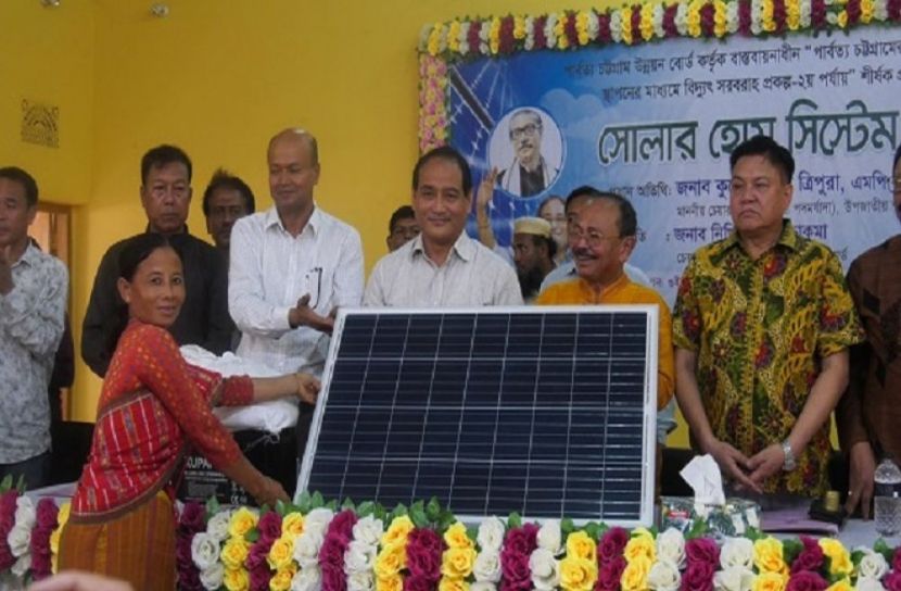 পাহাড়ে আলো ছড়িয়ে দিচ্ছে প্রধানমন্ত্রী