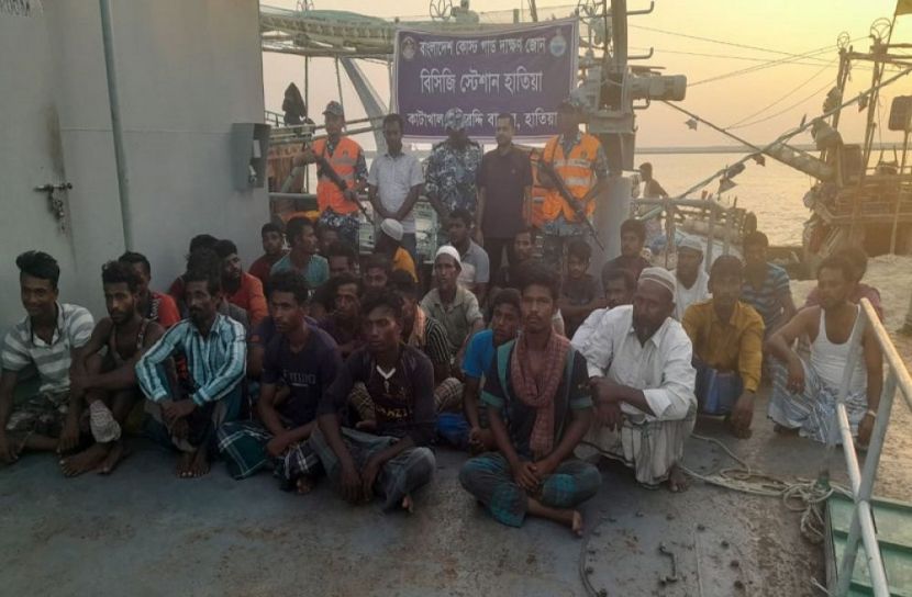 হাতিয়াতে ৩০ জেলে আটক