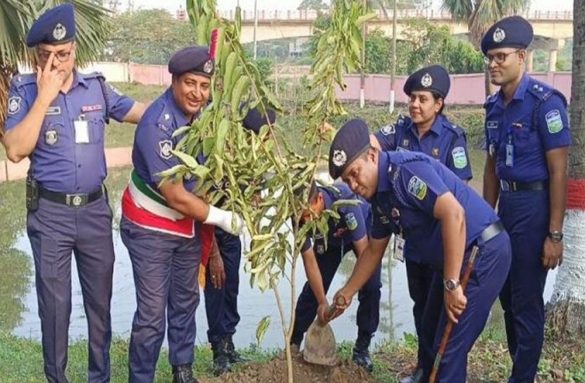 থানা পরিদর্শন করলেন জেলা পুলিশ সুপার