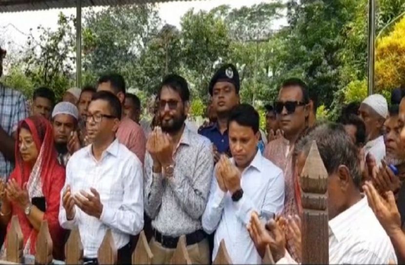 টঙ্গীবাড়িতে প্রয়াত আ'লীগ নেতার কবর জিয়ারত