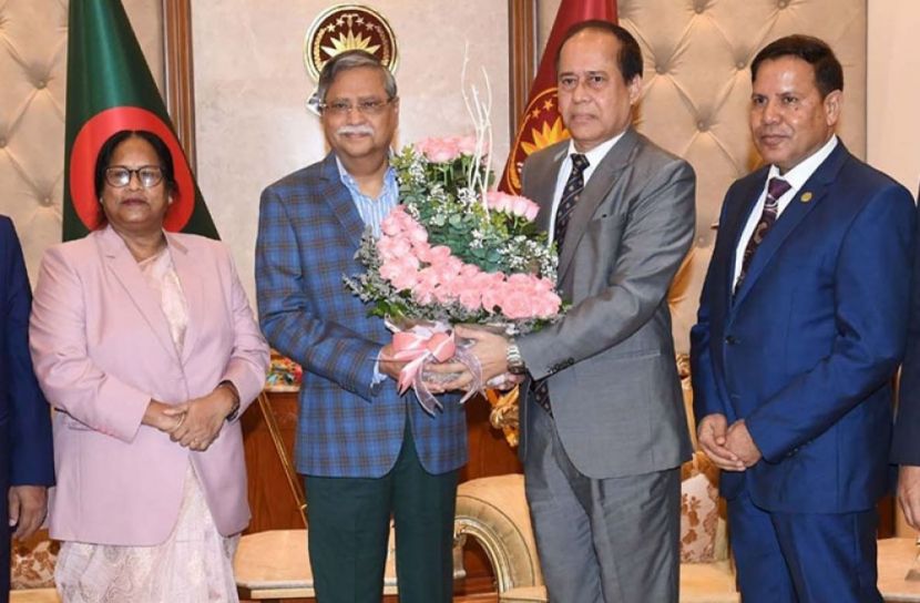 রাষ্ট্রপতির সঙ্গে নির্বাচন কমিশনের সৌজন্য সাক্ষাৎ/ছবি: সংগৃহীত