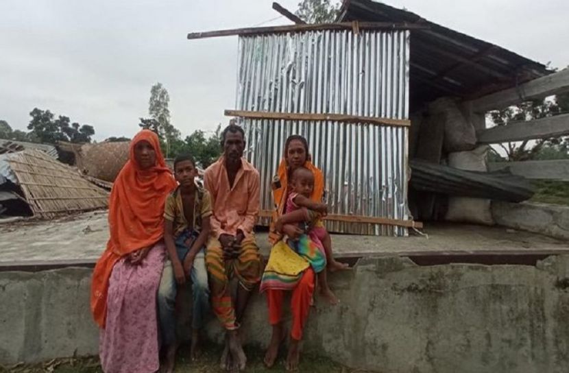 নবনির্মিত ব্রীজেই তাদের আশ্রয়স্থল