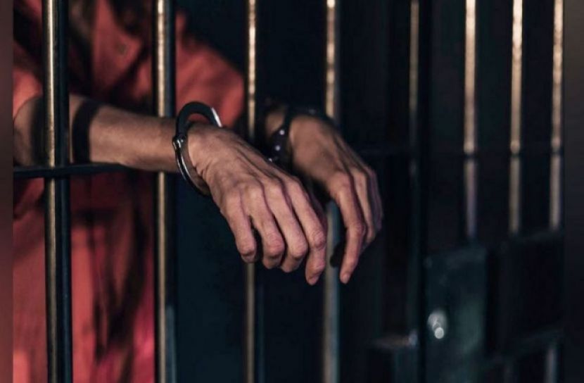 স্বামীকে বেঁধে স্ত্রীকে গণধর্ষণ, আটক ২