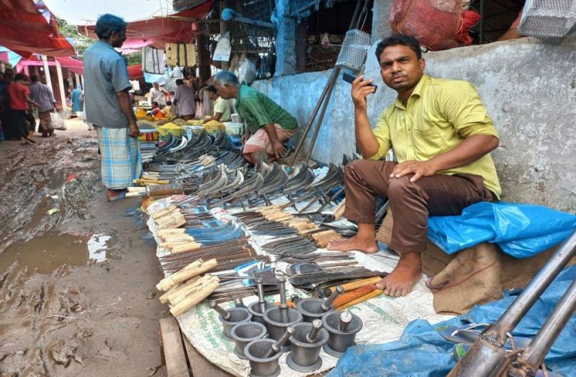 কামারদের ভাতিতে ঈদেও বাড়েনি বেচা-কেনা