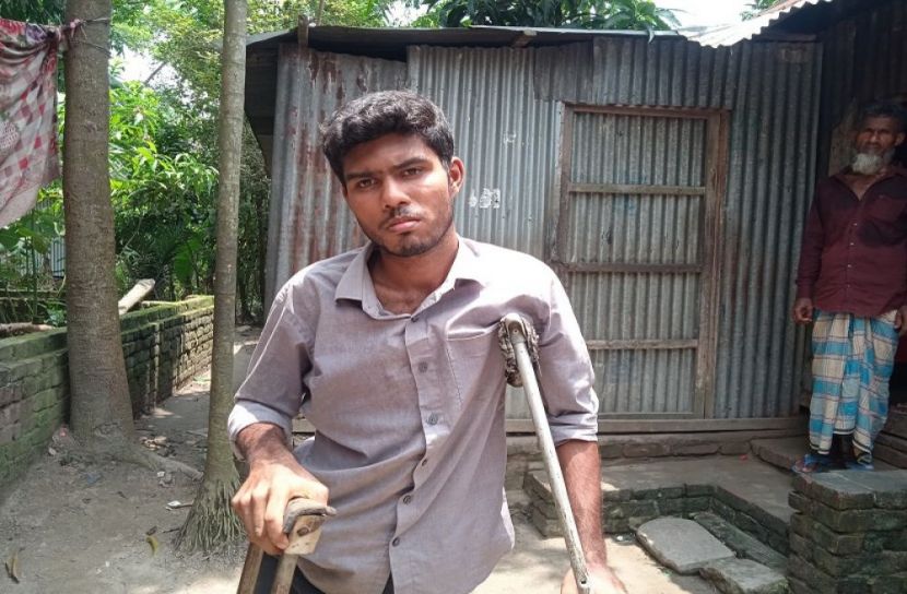 ৭০০ টাকা ভাতায় চলেনা প্রতিবন্ধী ইমরানের