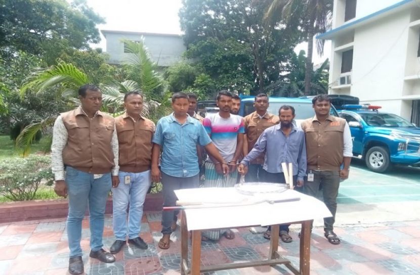 মুন্সীগঞ্জে ৮ ডাকাত গ্রেফতার