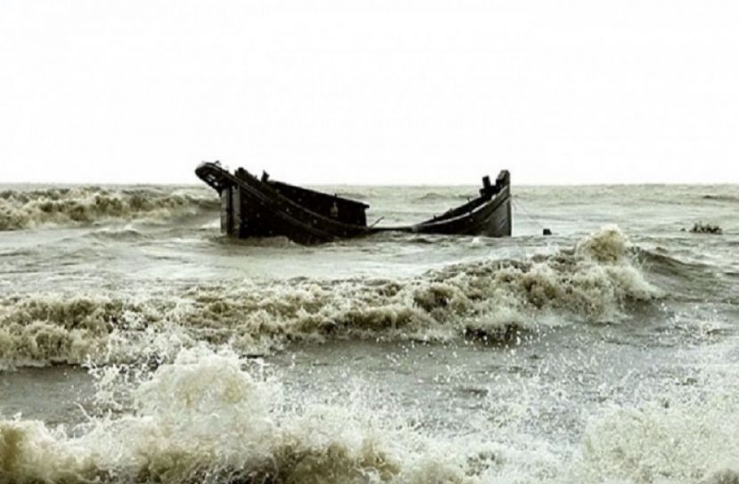 ট্রলারডুবিতে ৫ জেলের লাশ উদ্ধার