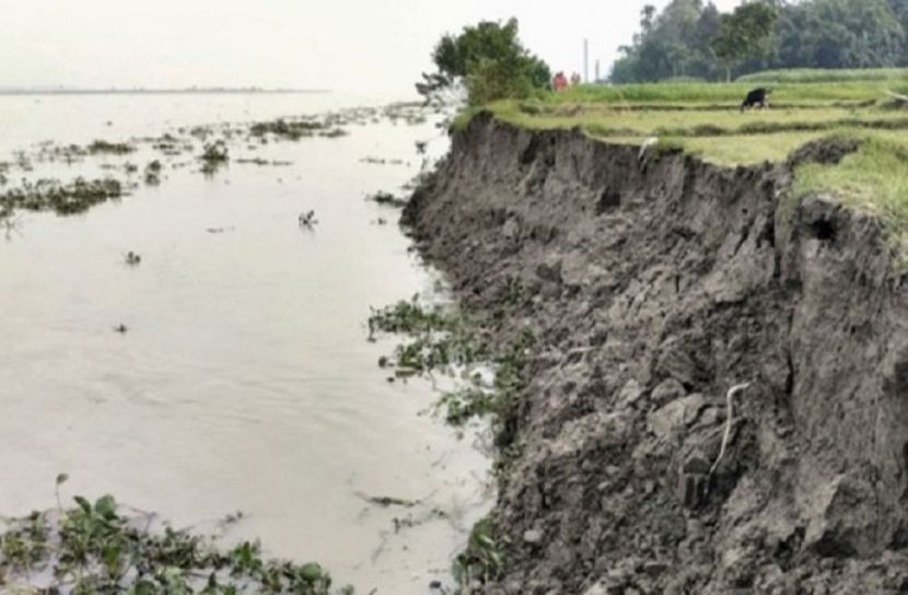 গাইবান্ধায় নদী ভাঙনে বসতভিটা হারাচ্ছে মানুষ