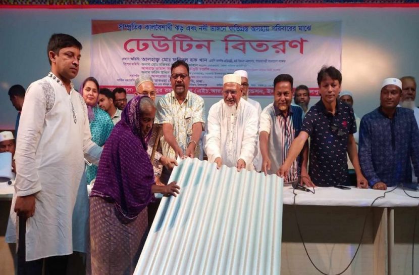 ইসলামপুরে ৩৭০ পরিবারের মাঝে ঢেউটিন বিতরণ