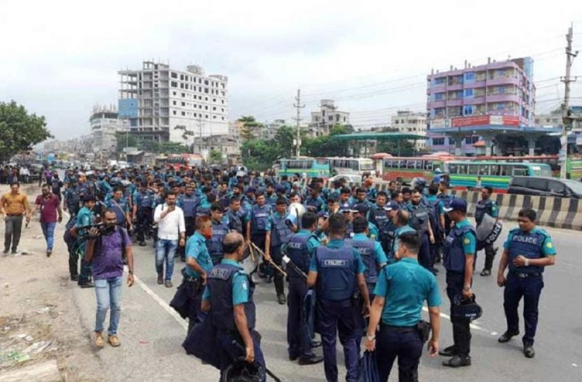 রাজধানীর প্রবেশমুখে পুলিশ মোতায়েন