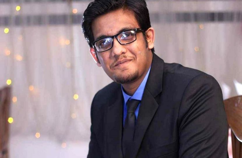 সড়কে ঝরল চিকিৎসকের প্রাণ 