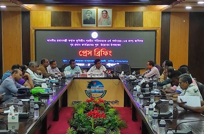 পটুয়াখালীতে ঘর পাবে ৩৭৩ গৃহহীন পরিবার