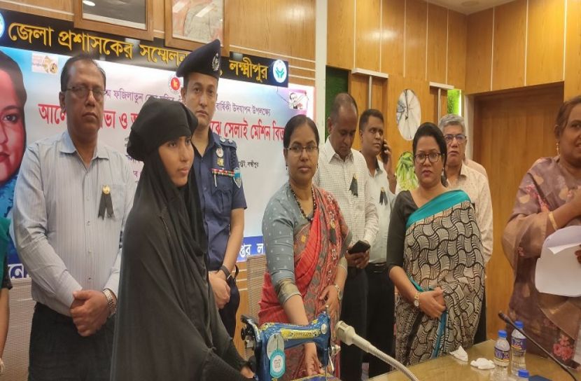 বঙ্গমাতার জন্মদিনে সেলাই মেশিন বিতরণ