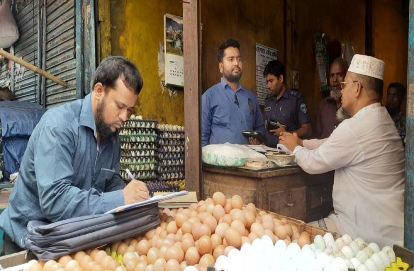 বেশি দামে ডিম বিক্রি, ৪ প্রতিষ্ঠানকে জরিমানা 