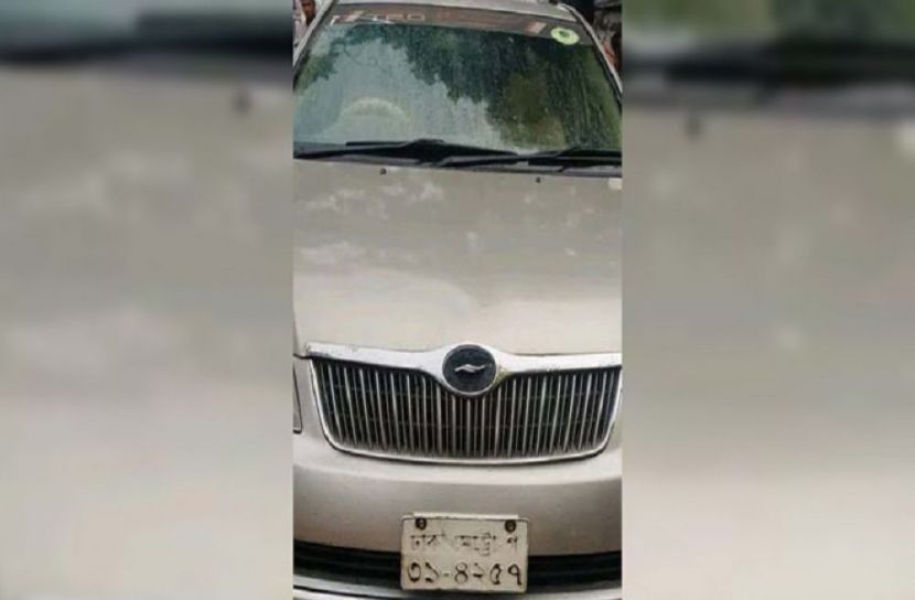 প্রাইভেটকারে মিলল মরদেহ