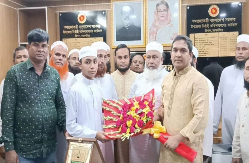 হাফেজ আফফান বিন সিরাজকে সংবর্ধনা