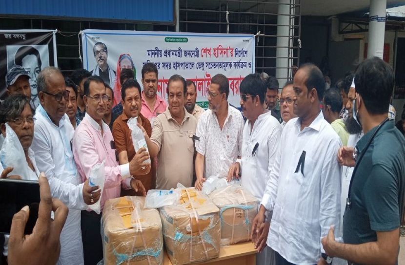 ফরিদপুরে আ’লীগের স্যালাইন বিতরণ