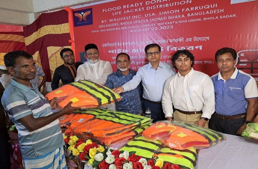 ভোলার ৩০০ জেলে পেল লাইফ জ্যাকেট