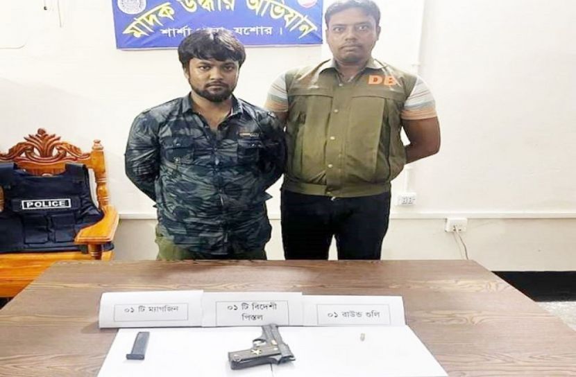 শার্শায় পিস্তল ও গুলিসহ আটক ১