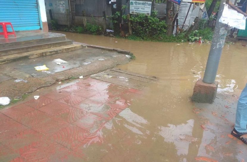 বৃষ্টি হলেই হাটু পানি, দুর্ভোগে জনসাধারণ