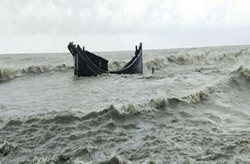 মেঘনায় যাত্রীবাহী বোট ডুবি, নিখোঁজ ১
