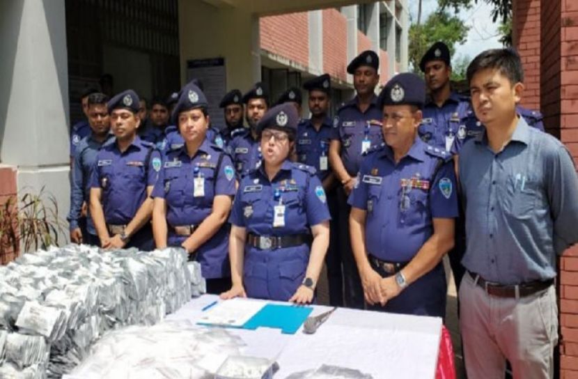 ভারতীয় ডেঙ্গু পরীক্ষার কীটসহ গ্রেফতার ৬