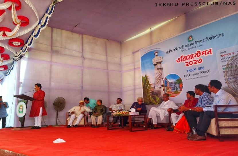 কল্পনা শক্তিকে বাঁচিয়ে রাখতে বই পড়তে হবে