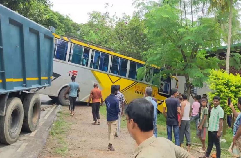 সড়কে জাবির ২ শিক্ষার্থী নিহত