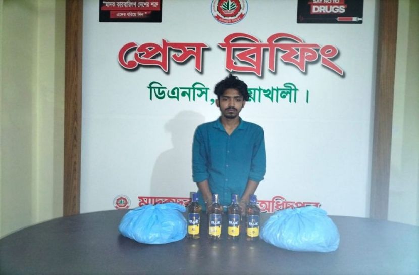 গাঁজা-বিদেশী মদসহ গ্রেফতার ১