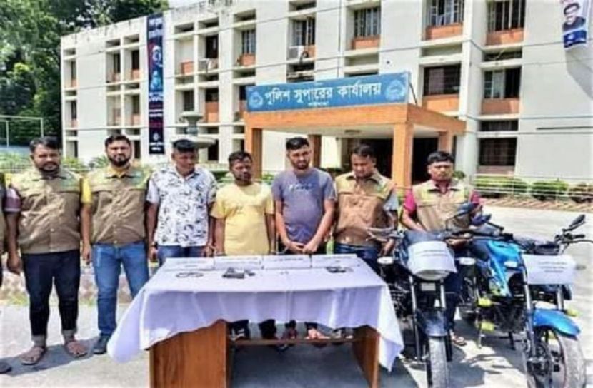 গাইবান্ধায় পিস্তল-গুলিসহ গ্রেফতার ৩