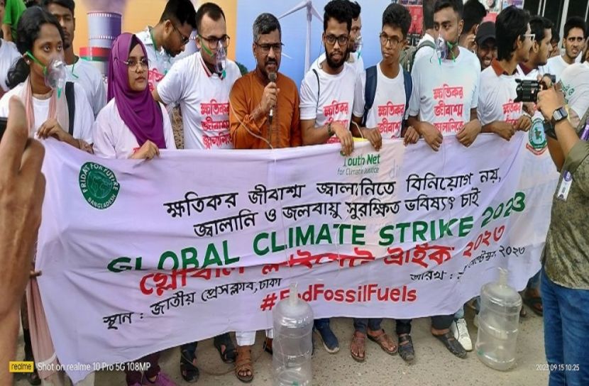 ছবি-সংগ্রহে হোসাইন নূর