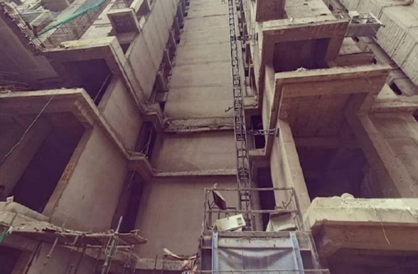 লিফট ছিঁড়ে ৪ শ্রমিক নিহত