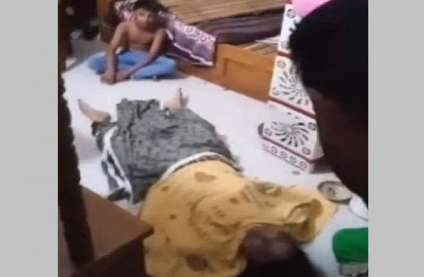 বক্সের ভিতর থেকে স্ত্রীর লাশ উদ্ধার