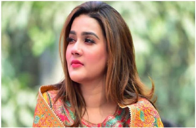 বিচারকের আসনে মাহী