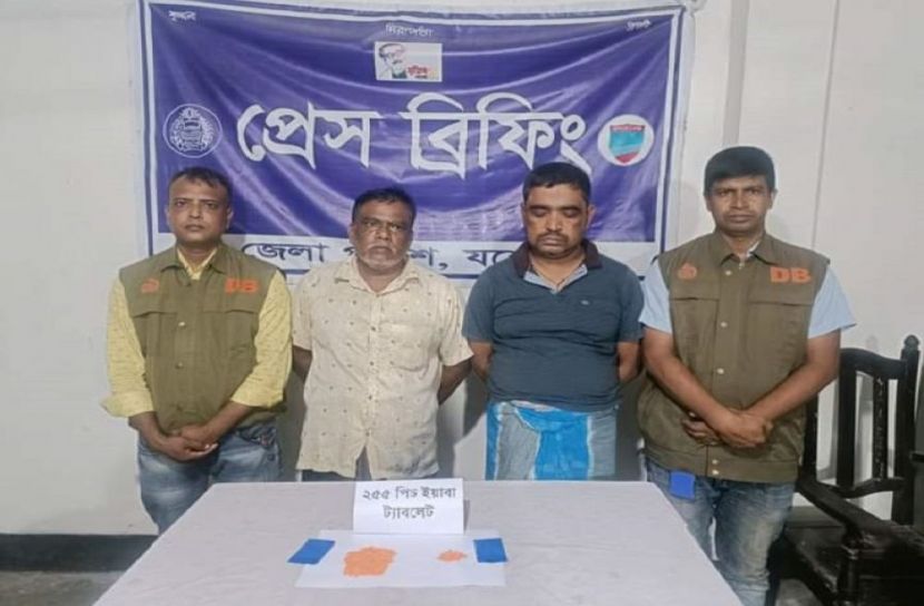 ইয়াবসহ দুই মাদক কারবারী আটক