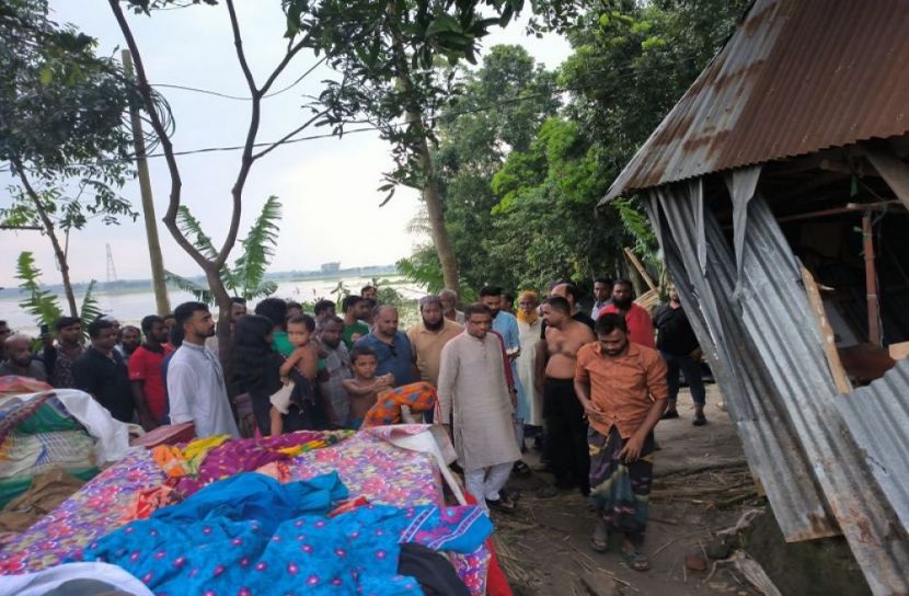 বোয়ালমারীতে টর্নেডোতে ক্ষতিগ্রস্তদের সহায়তা