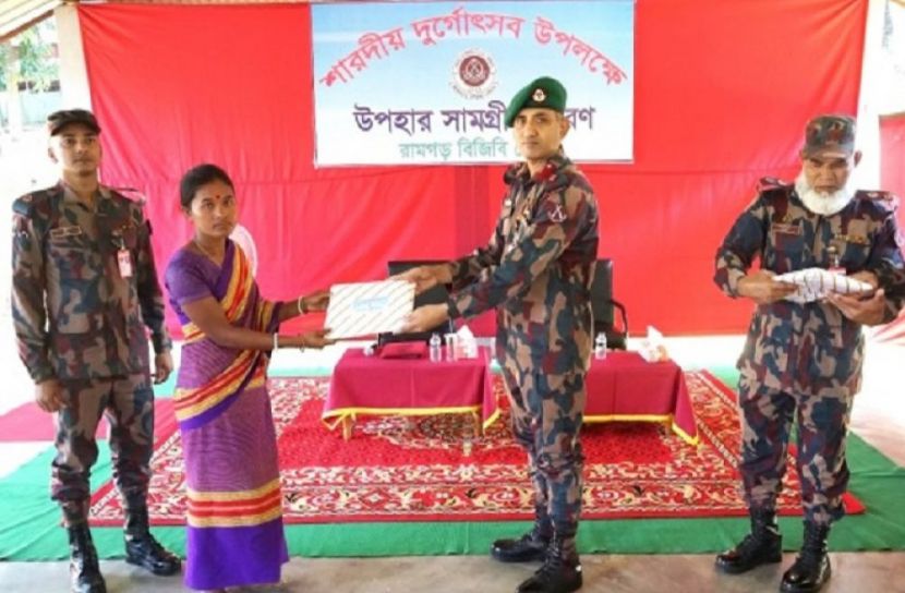 রামগড়ে সনাতন ধর্মাবলম্বীদের বিজিবি’র উপহার