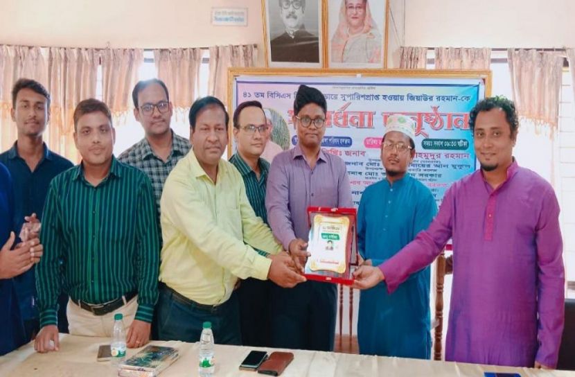 উলিপুরে বিসিএস ক্যাডার জিয়াকে সংবর্ধনা