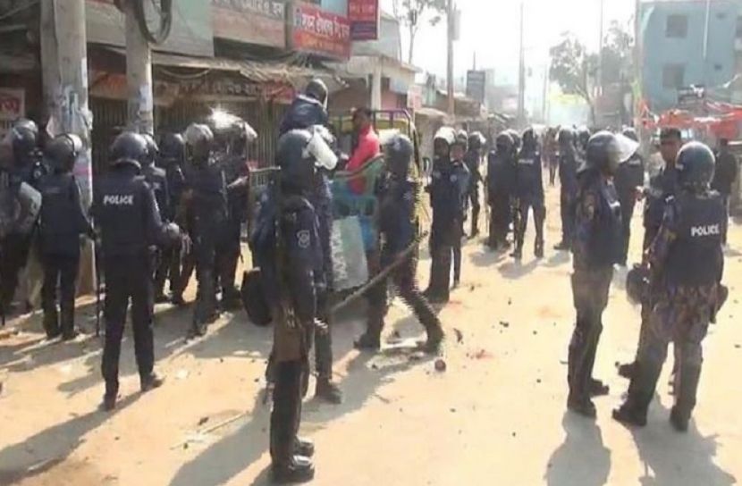 আশুলিয়ায় শ্রমিক-পুলিশের সংঘর্ষ