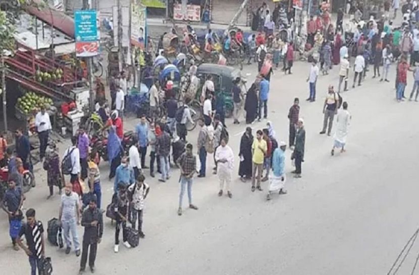 গণপরিবহন সংকটে ভোগান্তিতে যাত্রীরা
