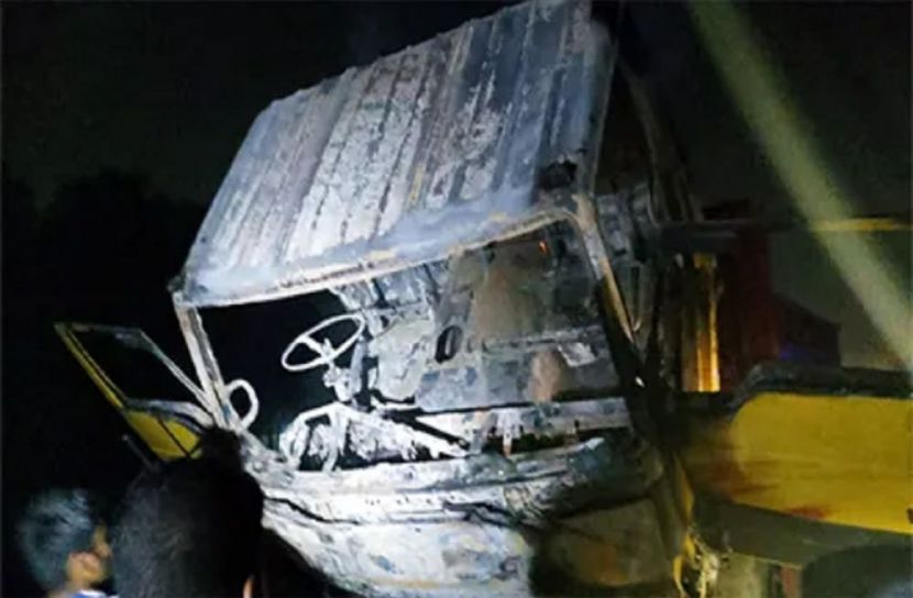 চলন্ত ট্রাকে আগুন