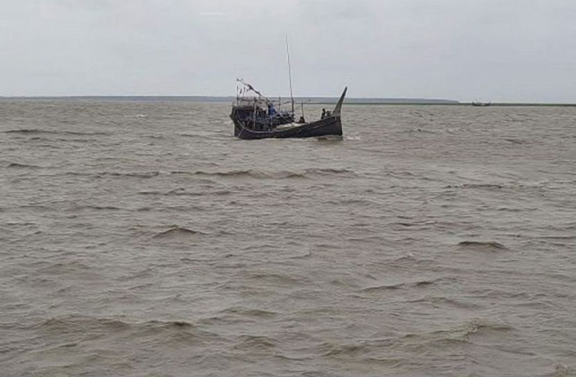 ট্রলার ডুবিতে দুই জেলে নিখোঁজ