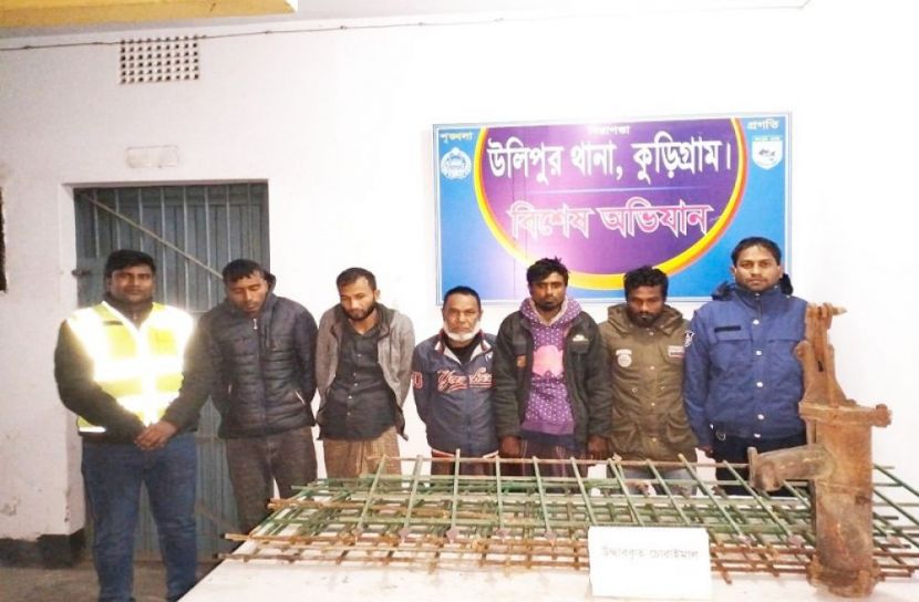 উলিপুরে চুরির ঘটনায় আটক ৫