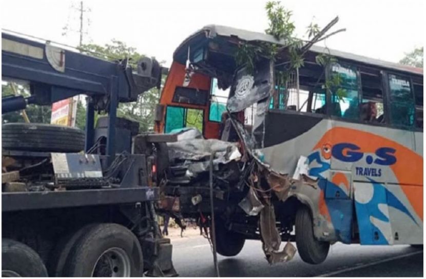 বাস-পিকআপ সংঘর্ষে নিহত ১