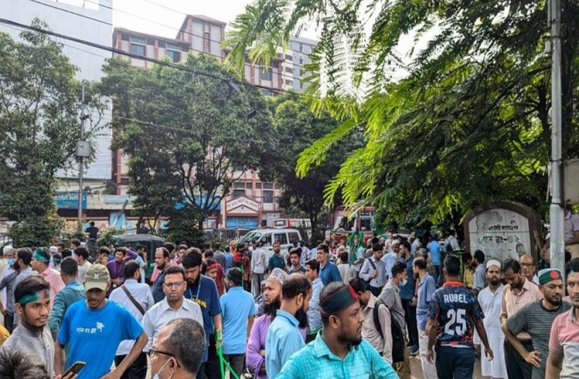 ধানমন্ডি ৩২ শিক্ষার্থীদের দখলে